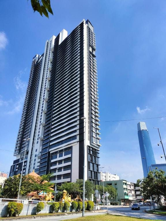 Continew 1BR High TRX Mall King Bed 100Mbps Wi-Fi Apartment in Federal Territory of Kuala Lumpur