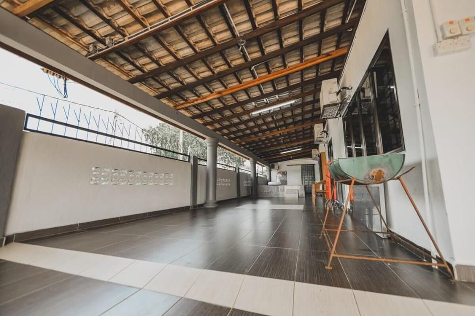 PD Corner Lot 5R3BR 16pax Pool Homestay 5min Beach Vacation rental in Port Dickson