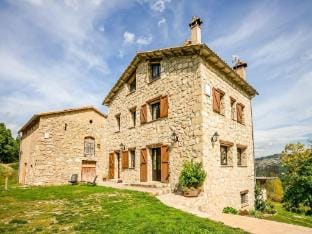 Nice cottage in Cataluña w/  Vacation rental in Berguedà