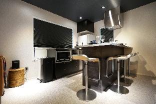 Real Life AOYAMA 2BR suite 3-bed 3min Aoyama 1chome Station Apartment in Kanagawa Prefecture