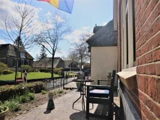 Apartment in Giethoorn by Scenic Canals Apartment in Giethoorn