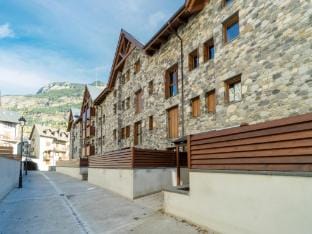 Stone House near Cerler Ski Resort Apartment in Benasque