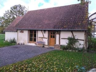Character vacation home with garden Vacation rental in Bourgogne-Franche-Comté