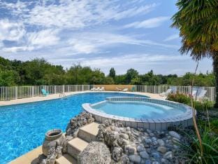 Cottage with swimming pool and activities Vacation rental in Nouvelle-Aquitaine