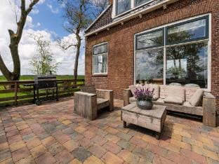 BB farm Grutsk in Suwald with private harbour Vacation rental in Leeuwarden