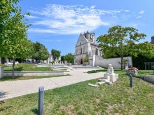 Gite in a holiday park with swimming pool Vacation rental in Nouvelle-Aquitaine