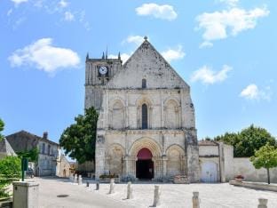 Gite in a holiday park with swimming pool Vacation rental in Nouvelle-Aquitaine