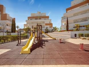 Beachside Apartment with Pool Apartment in Roquetas de Mar