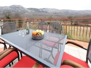 Inviting apartment in Tribalj with garden Apartment in Primorje-Gorski Kotar County