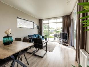 Chalet with Pond View in Gelderland Vacation rental in Gelderland, Netherlands