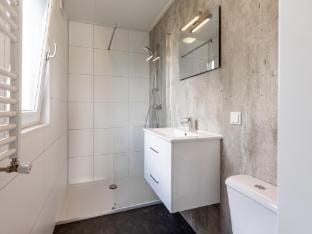Chalet with Pond View in Gelderland Vacation rental in Gelderland, Netherlands
