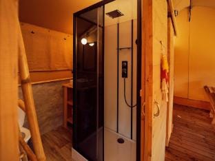 Glamping Tent in Zeewolde with BBQ Luxury tent in Zeewolde