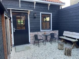 Inviting chalet in Monnickendam with garden Vacation rental in North Holland (province)