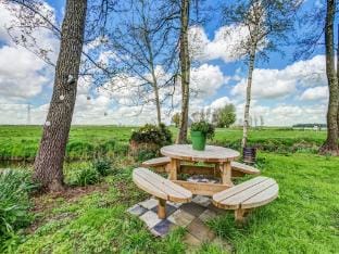 Farmhouse in Suwald with Hot Tub Vacation rental in Leeuwarden