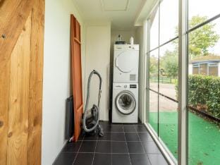 Fantastic Chalet near open waterways, hot tub Vacation rental in Flevoland, Netherlands