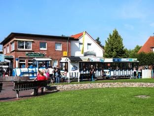 Nordsee-Ferienhaus mit Terrasse Vacation rental in Wangerland