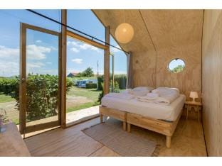 Tiny wrap-around house on the edge of beach Vacation rental in Vrouwenpolder