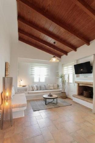 Naxos Chalkion Beautiful Detsis House with jacuzzi Apartment in Naxos, Naxos and Lesser Cyclades, Greece