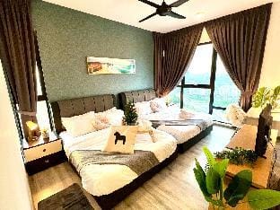 Bathtub Suite JB Mosaic @ 4BR (High Floor)12-16pax Vacation rental in Johor Bahru