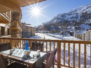 Modern Comfort by the Slopes Apartment in Tignes