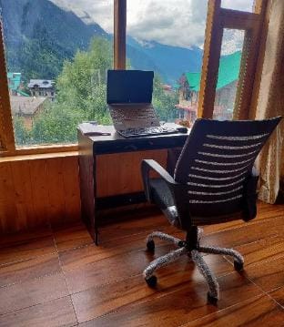 CozyNook Manali | Balcony with 360 Mountain Views Villa in Manali