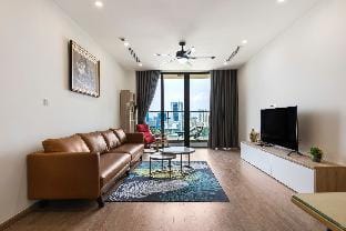Best Service 4Bedroom Vinhomes Skylake By Lisa Apartment in Laos