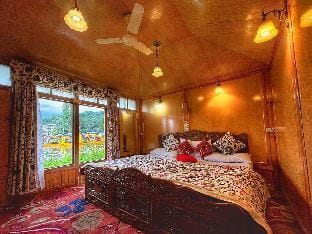 White House Group Of Houseboats Docked boat in India