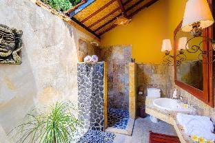 Cozy 1 BR Deluxe Share Pool by Basma Groups #JB2 Villa in Sukawati