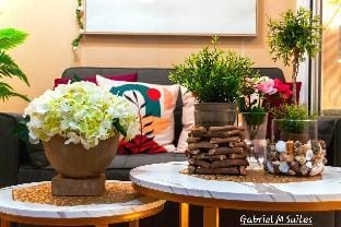 Affordable Hotel Vibes Azure Staycation New Apartment in Paranaque