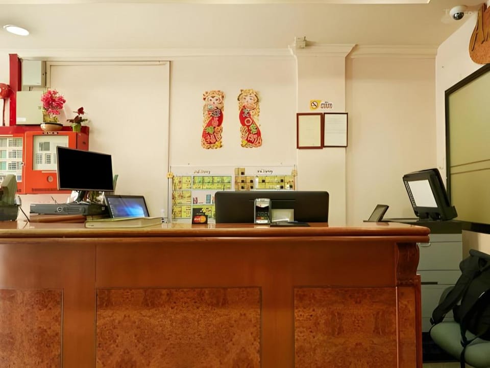 Amrise Hotel(Check in at 10PM, Check out at 9AM) Hotel in Singapore