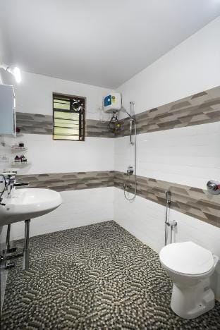 Room with private balcony in Betalbatim Apartment in Goa, India