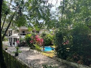 Room with private balcony in Betalbatim Apartment in Goa, India