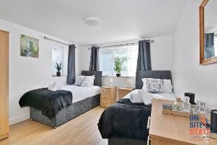 Lovely 2-BR Flat w. Garden near Wimbledon Station Apartment in London