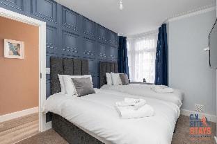 Stylish 4-BR House with Beautiful Outdoor Space Vacation rental in Dartford