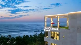 Gangneung Grande Mare Pool Villa Bed and Breakfast in South Korea