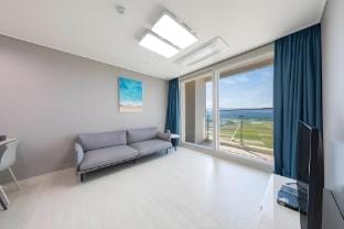 The Gangneung Ocean Stay Class 9 Bed and Breakfast in South Korea