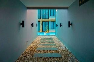 Cozy 1 BR Deluxe Pool Side Room NE24A Apartment in Pemenang