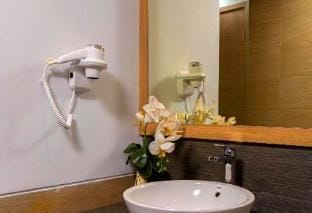 Cozy 1 BR Superior Pool Side Room NE22A Apartment in Pemenang