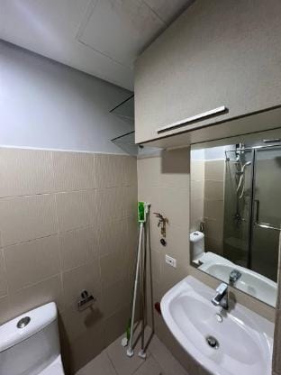 SM North PS4 & Netflix (Grass Residences) Tower 5 Apartment in Quezon City