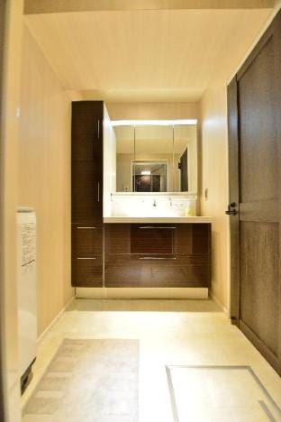 Ideal 2-bedroom apartment in the heart of Roppongi Apartment in Kanagawa Prefecture