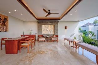 Cozy 2 BR Private Pool and Hot tub #D17 Villa in Kuta Selatan