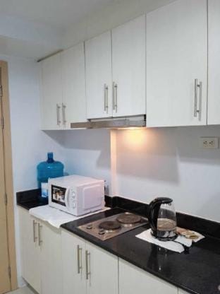 Homey Condo at Sea Residences by DNJ Apartment in Pasay