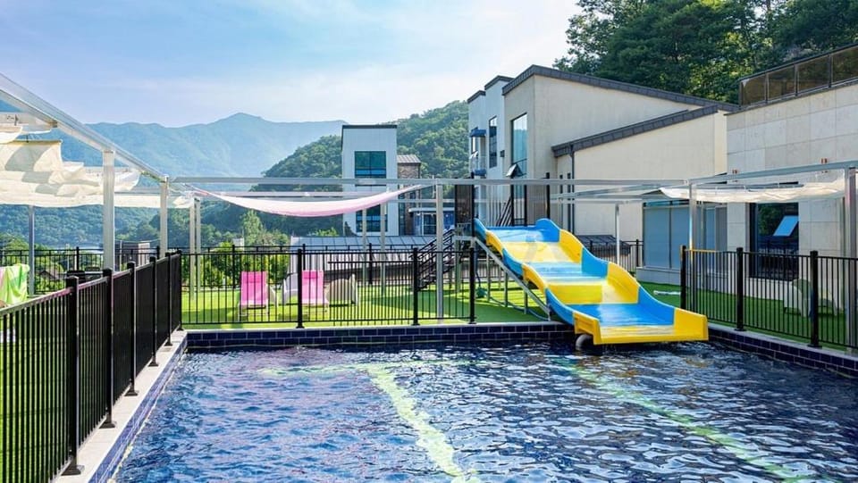 Gapyeong Tinkerbell Kids Pool Villa(가평 팅커벨 키즈 풀빌라 ) Bed and Breakfast in Gyeonggi-do