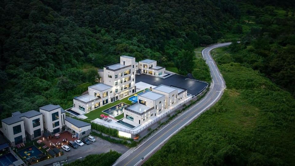 Gapyeong Tinkerbell Kids Pool Villa(가평 팅커벨 키즈 풀빌라 ) Bed and Breakfast in Gyeonggi-do