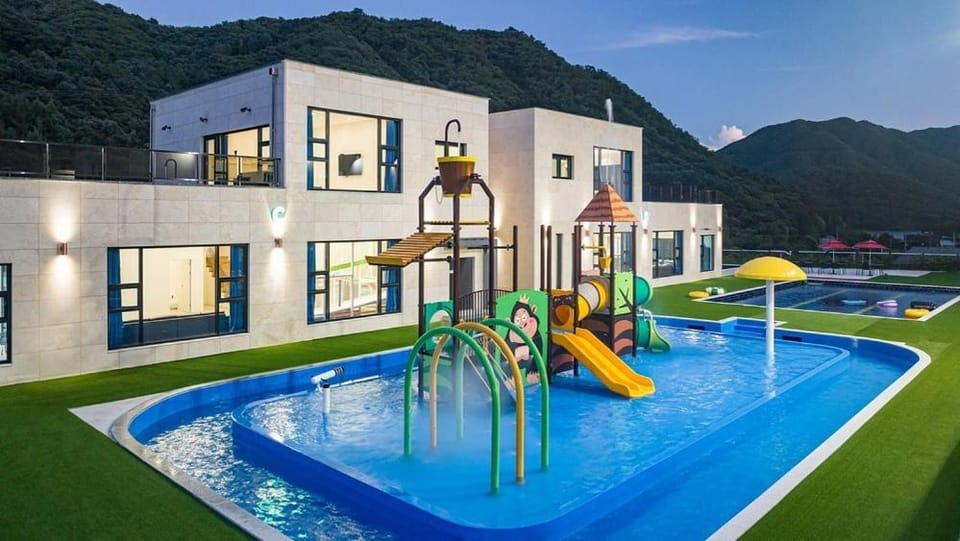 Gapyeong King Kong Kids Pool Villa B Bed and Breakfast in Gyeonggi-do