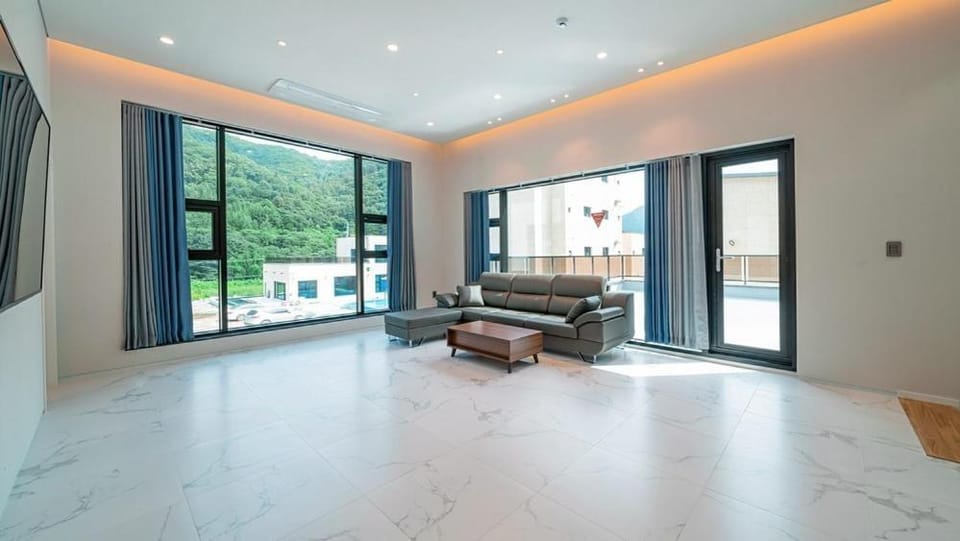Gapyeong King Kong Kids Pool Villa B Bed and Breakfast in Gyeonggi-do