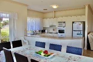 Encounter Bay Villa Marie 'Pet-Friendly' Vacation rental in Encounter Bay