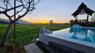 Rumah Bendang - Private Pool, Scenic View, Wi-Fi Villa in Kedah