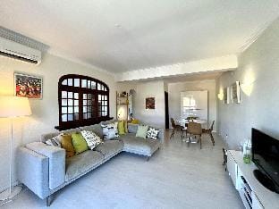 VILAMOURA BRIGHTNESS WITH POOL by HOMING Apartment in Quarteira