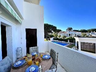 VILAMOURA BRIGHTNESS WITH POOL by HOMING Apartment in Quarteira